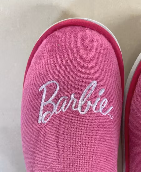 Fabricants de logo fait sur commande d'OEM pantoufles blanches jetables lavables de Terry d'hôtel personnalisées